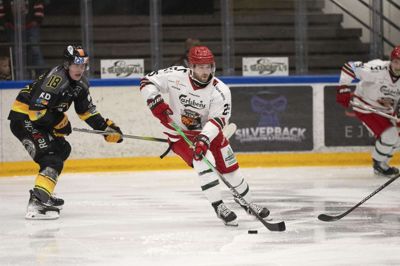 Den tidligere Blue Fox-angriber Markus Jensen (t.h.) er i gang med sin tredje sæson hos Odense Bulldogs.