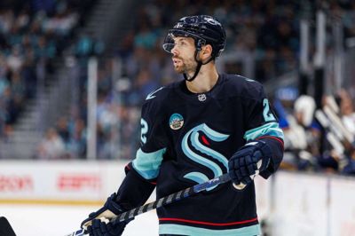 Oliver Bjorkstrand, der her er i aktion tidligere på ugen mod St. Louis Blues, scorede på straffe, da Seattle Kraken besejrede Minnesota Wild.