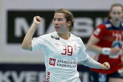 Line Mai Hougaard står foreløbig noteret for fire A-landskampe for Danmark. Her ses den herningensiske Ikast-fløj under en optræden mod Norge i 2019.