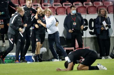 Så er den hjemme! Jublen bryder ud, da den polske dommer fløjter af. Foto: Tom Laursen