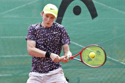 19-årige Elmer Møller er dansk mester i tennis, men kunne ikke nedlægge Marcelo Arevalo i El Salvador.