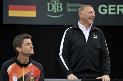 Løsladte Boris Becker var tilbage i boksen under Tysklands Davis Cup-kamp lørdag.