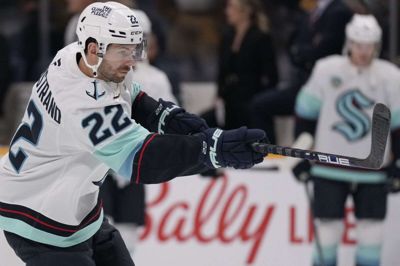 Oliver Bjorkstrand og Seattle fik med 7-3 over Nashville sæsonens første sejr i regulær spilletid.