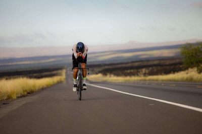 Magnus Ditlev kører på Hawaii forud for VM i Ironman.