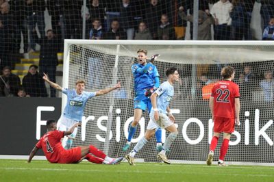 FCM-keeper Elias Olafsson (i.m.) skælder ud på den midtjyske defensiv, der tre gange lukkede scoringer ind mod Sønderjyskes oprykkere.
