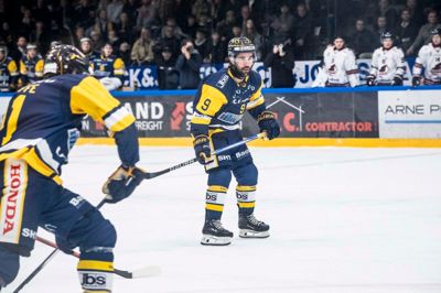Brett Thompson blev dobbelt målscorer i en kamp, hvor skarpheden hos Blårævene manglede i ordinær tid.