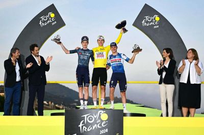 Jonas Vingegaard (til venstre) var på podiet i dette års udgave af Tour de France, men ikke på den plads, han havde drømt om.