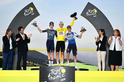 Jonas Vingegaard (til venstre) var på podiet i dette års udgave af Tour de France, men ikke på den plads, han havde drømt om.