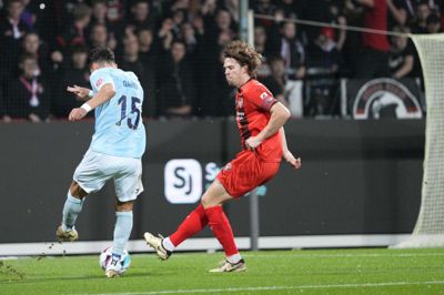FCM-anfører Mads Bech Sørensen og resten af den midtjyske defensiv havde ikke held til at bremse Sønderjyske og søndagens dobbelte målscorer, Lirim Qamili.