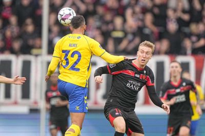 Adam Buksa scorede fra straffesparkspletten, men derefter blev det meget gult og meget grimt for ulvene.