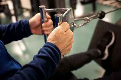 Danskerne kan godt lide at dyrke motion, og der er lige nu over 700.000 medlemmer i de omkring 1000 danske fitnesscentre på landsplan. Mange af dem har et ønske om at blive større og stærkere, og nogle bruger dopingstoffer til det formål. Det er dog ikke kun blandt fitnessudøverne, at dopingen florerer. Det gælder også i andre sportsgrene, viser en ny undersøgelse. (Arkivfoto).