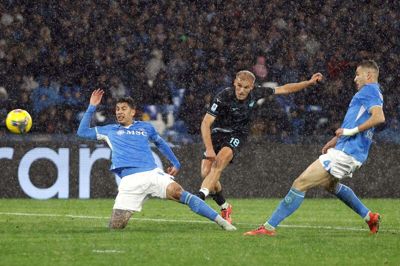 Gustav Isaksen brager Lazio på 1-0 mod Napoli.