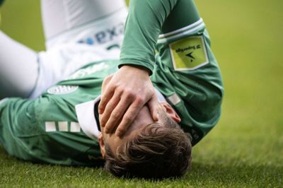 Viborg-backen Oliver Bundgaard blev skadet i søndagens kamp mod Randers og er ude i et år. Bundgaard har spillet 70 kampe for Viborg, og tidligere har han spillet 65 kampe for Randers. (Arkivfoto).