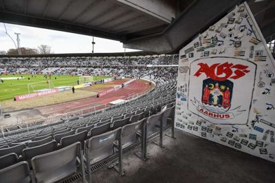AGF skal have nyt stadion, og det koster mange millioner kroner. Fodboldklubben understreger nu, at den også bidrager til at få et nyt stadion. (Arkivfoto)