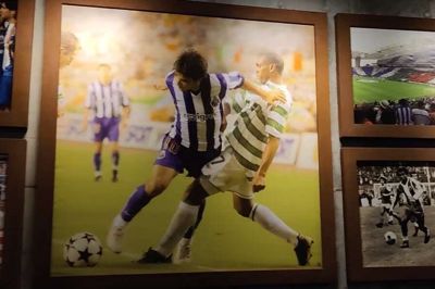 Da FC Porto vandt Champions League i sæsonen 2003-04, var Deco den store regissør midt på banen. Efter triumfen, som i øvrigt skete med en ganske ung José Mourinho som træner, blev Deco solgt til FC Barcelona. Billedet her er dog fra året før, da FC Porto slog skotske Celtic i UEFA Cup-finalen - forgængeren til Europa League.