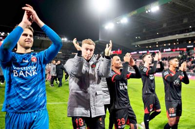 Elias Olafsson (t.v.) og Adam Buksa (nummer to fra venstre) var aftenens FCM-helte. Men også Joel Andersson imponerede Folkebladets sportsjournalister på en uvant plads.