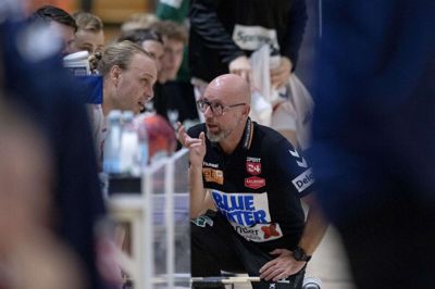 Stefan Madsen har i mange år trænet Henrik Møllgaard i Aalborg Håndbold. Fra næste sommer skal de danne trænerduo i PSG. (Arkivfoto).