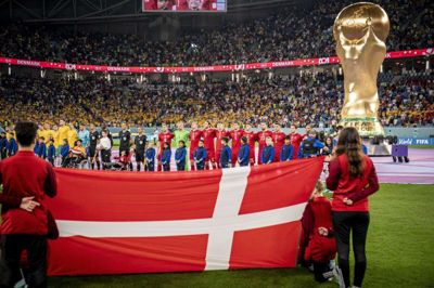 Det danske fodboldlandshold var blandt deltagerne ved det kritiserede VM i Qatar. Danmarks deltagelse blev kort.