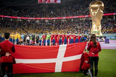 Det danske fodboldlandshold var blandt deltagerne ved det kritiserede VM i Qatar. Danmarks deltagelse blev kort.