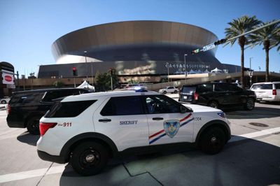 Politiet er massivt til stede ved Superdome, hvor Sugar Bowl skal spilles. Kampen er flyttet til torsdag.