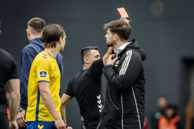 Dommer Sandi Putros uddelte tre røde kort efter slutfløjtet i kampen mellem FCK og Brøndby.