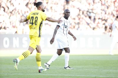 Edward Chilufya (t.h.) har kæmpet sig til startpladser i FC Midtjyllands seneste to kampe - heriblandt onsdagens europæiske duel mod Santa Coloma fra Andorra.