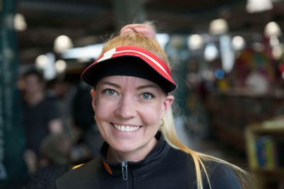 Rikke Mæng Ibsen fra Ørre og Trehøje Skytteforening satte en ny dansk finalerekord, da hun for halvanden uge siden igen blev dansk mester i 50 meter riffelskydning. Nu ser hun frem til World Cup-sæsonfinalen i New Delhi.