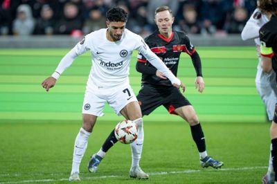 Joel Andersson havde sit at se til mod blandt andre Frankfurts teknisk stærke og lynhurtige Omar Marmous, der både stod for et oplæg og selv scorede på et halvtyndt straffe mod FC Midtjylland.