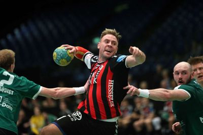 Martin Hansen bombede i mange år mål ind for HC Midtjylland. Nu skal han som assistenttræner prøve at være med til at sætte en defensiv prop i på holdet, der har indkasseret alt for mange mål i sæsonen. Foto: Flemming Hansen