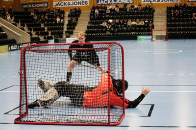 Morten Handgaard og Sunds Seahawks vandt en dramatisk semifinale og er klar til finalen ved Final4. Den spilles søndag i Sportscenter Herning.