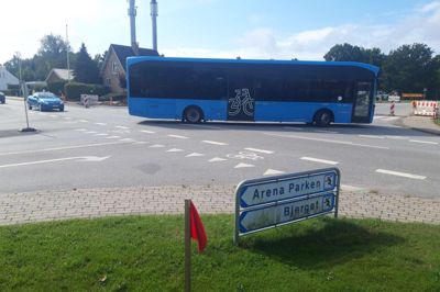 Krydset på Søndergade er et farligt kryds med en del færdselsuheld gennem tiden. Nu er der snart indvielse af et nyt signalanlæg.