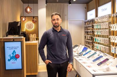 Butikschef Ergün Kavak og de fem øvrige ansatte skal have flyttet Norlys-butikken over på modsatte side af centergangen mellem indgang B og C. Det nye lokale ligger mellem tøjbutikkerne Vero Moda og Nielsen.