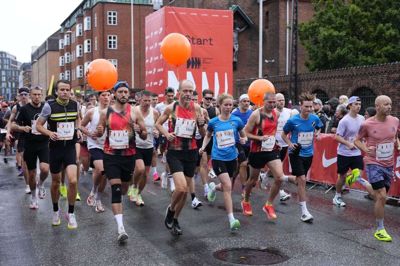 Årets Copenhagen Half Marathon blev trods uvejr skudt i gang klokken 9.30.