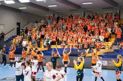 Skuffelsen var synlig hos Ikast-spillerne, mens Odense Håndbold takkede de fynske fans for opbakningen.