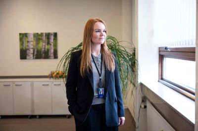 Filialdirektør Line Leth Høj skal til september sende seks kolleger til henholdsvis Herning og Skjern, når Nordea lukker sin afdeling i Videbæk. Til den tid bliver hun selv vicefilialdirektør i Herning-afdelingen, som blive fælles hovedsæde for aktiviteterne i Skjern og Ringkøbing.