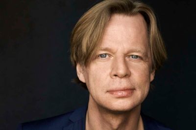 Clement Kjersgaard har fundet foredragsholderne til minifestivalen på Højhuset Kulturhotel i november. Der bliver foredrag om alt fra klima og ytringsfrihed til international politik