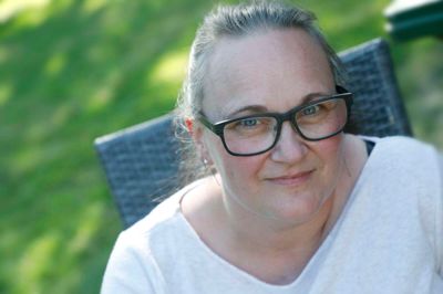 Liza Gram er gift med en krigsveteran. Hun glæder sig over de unges initiativ med at gå penge ind til danske veteraner. Foto: Henrik Ole Jensen