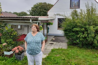 Niculina Panghe er lykkelig for sit lille hus og have i Troldhede. Den 70-årige rumænske kvinde debuterer som forfatter i september med hendes selvbiografi om hendes hårde opvækst i Rumænien.