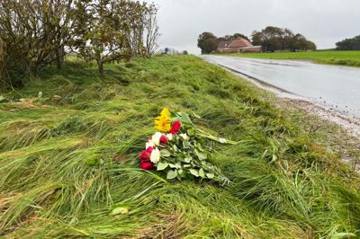 Færdselsdrabet på den 48-årige kvinde fik i dagene efter ulykken flere mennesker til at køre forbi gerningsstedet med blomster og levende lys.