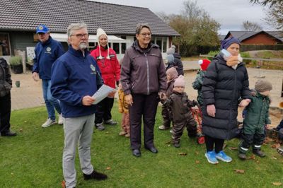 Anders Randbæk (t.v.), her ved Lions Clubs Børnehaves 50 årsjubilæum i 2023, vil kæmpe videre for, at børnehaven også i fremtiden kan overleve, og derfor mener han, at det er nødvendigt med vuggestuepladser.