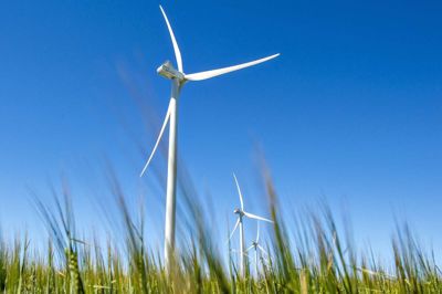 Ringkøbing-Skjern Byråd åbner igen op for flere vindmøller i kommunen. Ansøgere om projekter med vedvarende energi skal - uanset om det er biogas, vindmøller eller solceller - indsende ansøgninger inden 1. maj for at komme i betragtning.