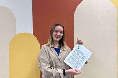 Laura Drachmann Poulsen, formand for Danske Skoleelever mener, at folkeskolen bør favne ChatGPT i stedet for at forbyde brugen af den nye tjeneste.