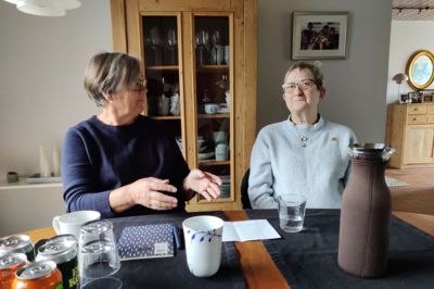 Kirstine Kjær (t.h.) er formand for Grønbjerghjemmetsvenner. Her fortæller hun i et tidligere interview i Herning Folkeblad om alle de positive sider ved Grønbjerghjemmet og de frivilliges vedholdende engagement.
