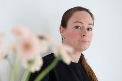 Malene Vestergaard Andersen er mor til otteårige Theo Vestergaard Andersen, der sidste år blev blind. Spjald-kvinden samler penge ind via en godkendt indsamling, så sønnen kan få behandling i Spanien.