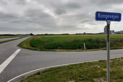 Her arbejdede Ringkøbing-Skjern Kommune og stålvirksomheden Smemek på at udarbejde en lokalplan for en ny fabrik til omkring 30 millioner kroner, men stigende materialepriser og en byggepris på 42 millioner får nu Smemek til at trække følehornene til sig igen. I stedet overtager virksomheden den gamle elementfabrik i Fiskbæk her til årsskiftet. Foto: Jens Kristian Lynderup