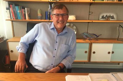 Hans Østergaard bekræfter henvendelsen fra Vorgod-Barde området når det kommer til et fortsat ønske om fjernvarme. Han lover at kigge på sagen, og afviser ikke, at man kan låne pengene til anlægsarbejdet gennem kommunekredit. Foto: Ole Skydt