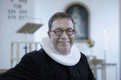 I morgen, søndag, er det slut med de officielle forpligtelser som sognepræst i Vorgod og Fjelstervang kirker. Da holder Gert Nikolajsen sine afskedsgudstjenester i kirkerne, og efterfølgende holdes der reception i Landsbycentret i Fjelstervang. Foto: Henrik Ole Jensen