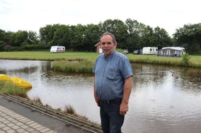 Niels Christian Keseler har hen over årene udvidet den lille Herborg Sø Camping hytte for hytte, plads for plads. I dag er det en god forretning for ham. Foto: Mette Christensen