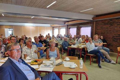 Borgmester Hans Østergaard (V) deltog i mødet, hvor omkring 80 borgere og repræsentanter fra foreninger og organisationer var mødt op for at høre om udvidelsen af Troldtekt. Foto: Jens Kristian Lynderup