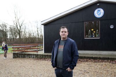 Kenneth Meldgaard havde gerne set, at Falck var blevet i Videbæk med et kviktestcenter, men han forstår godt, at når Region Midtjylland lukker ned for mulighederne andre steder, så måtte det også komme til Videbæk. Han er dog glad for, at Videbæk Idrætsforening har kunnet bidrage med lokaler. Foto: Jørn Deleuran